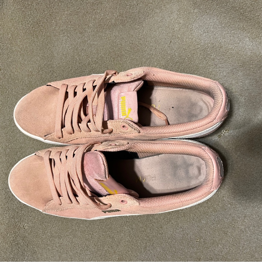 Puma Women's Soft Pink Suede Sneakers Size 8